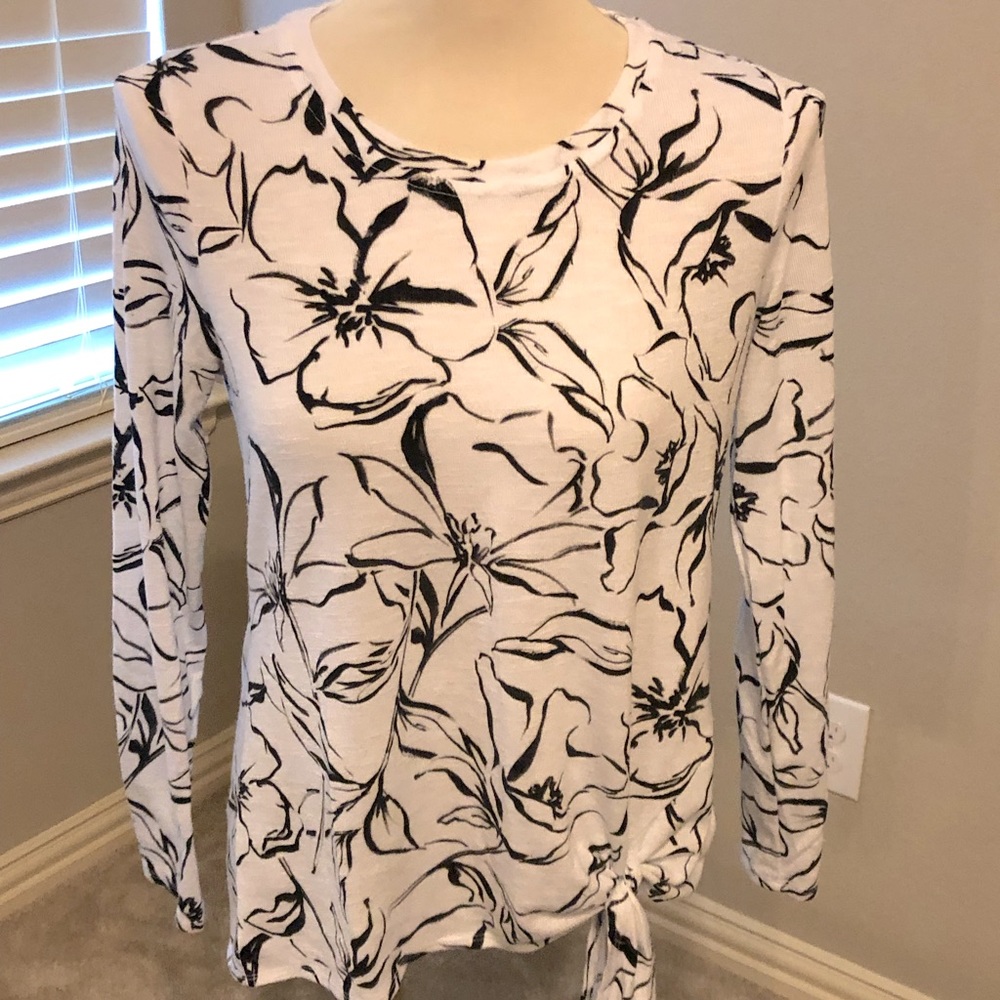 Size small Apt 9 abstract floral print top